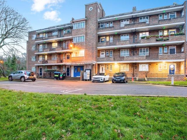 Flat for sale in Dulwich, Greater London