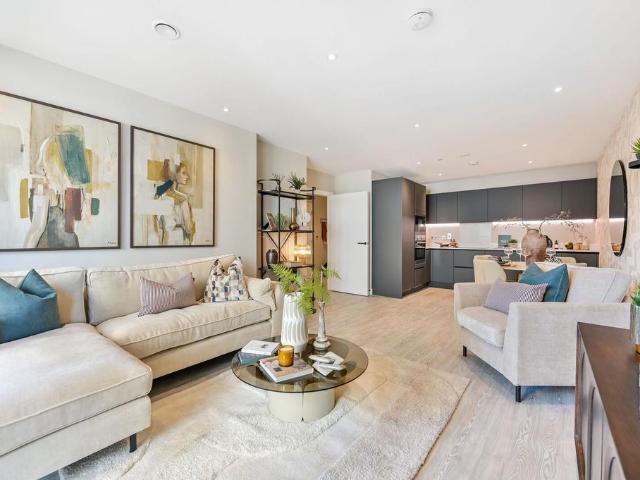 Flat for sale in London Borough of Hounslow, Strand