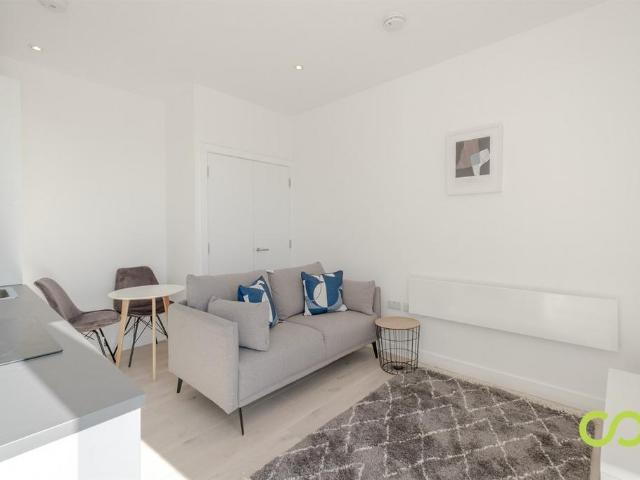 Flat for sale in London Borough of Hounslow, Strand