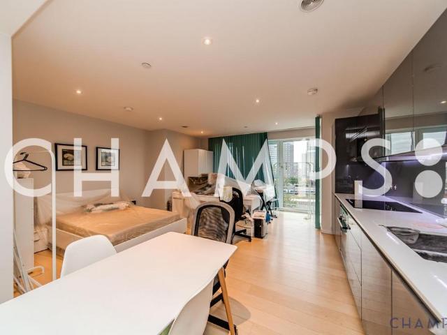 Flat for sale in Stratford Marsh, Greater London