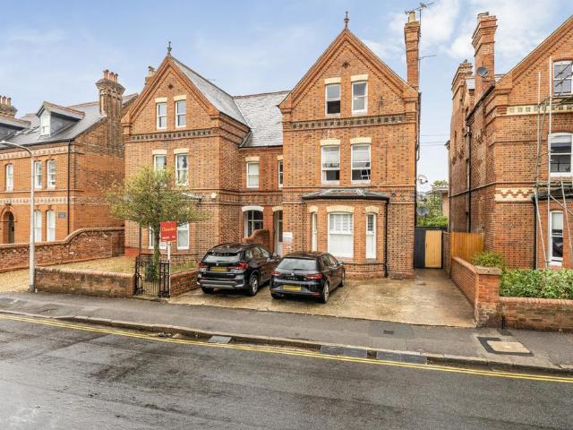 Flat for sale in Reading