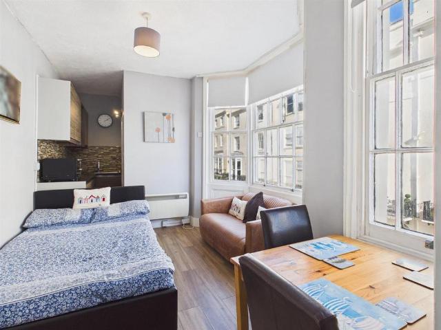 Flat for sale in Queen's Park, Brighton & Hove
