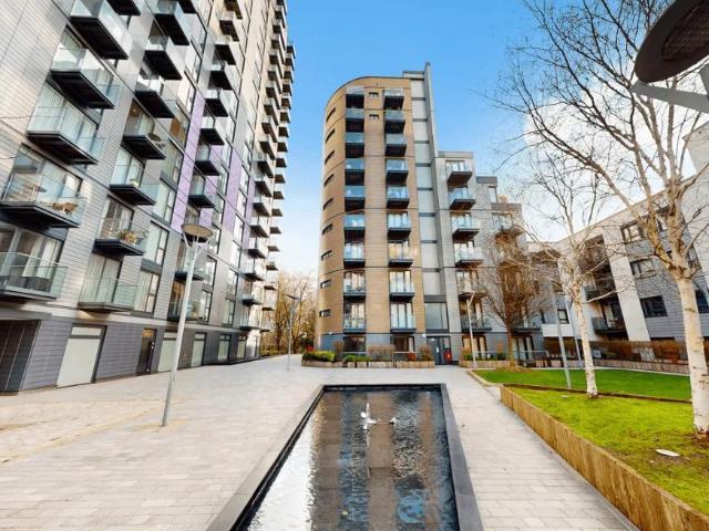 Flat for sale in St. George in the East, Wapping