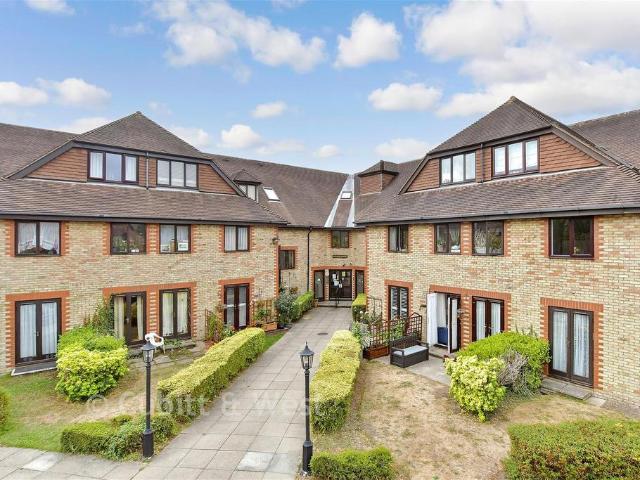 Flat for sale in Hayes, Greater London