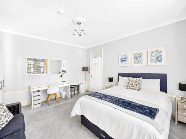 Flat for sale in Tachbrook Estate, Greater London