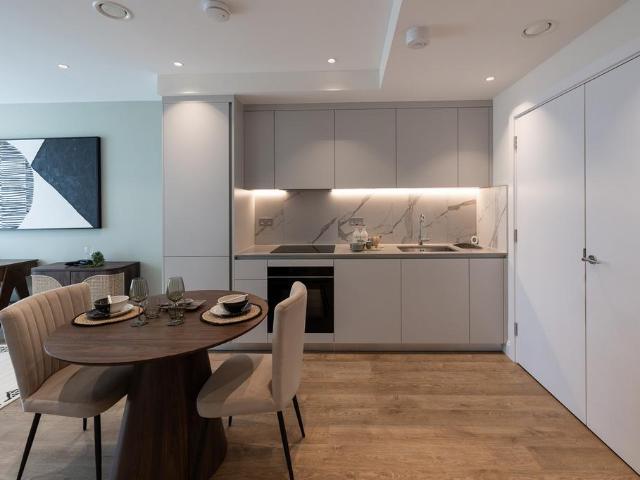 Flat for sale in Oval, Greater London