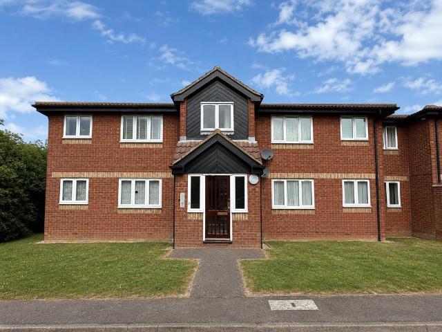 Flat for sale in Leagrave, Luton