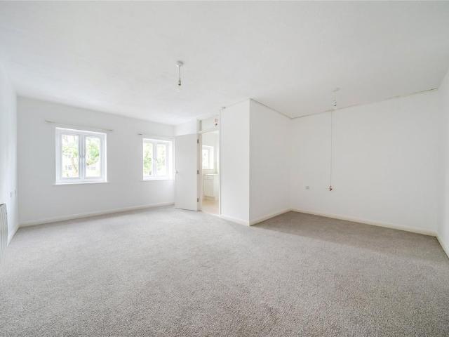 Flat for sale in Beckenham, Greater London