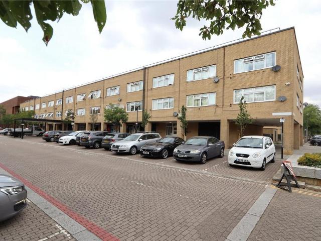 Flat for sale in Milton Keynes