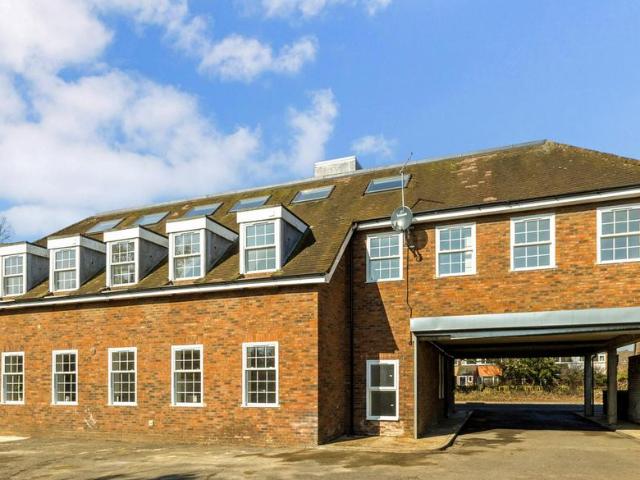 Flat for sale in Lunnon, Buckinghamshire