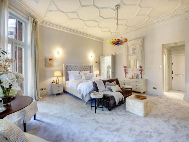 Flat for sale in Chelsea, Cat Hill