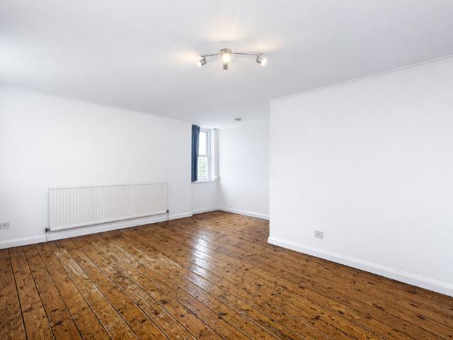 Flat for sale in Putney, Greater London