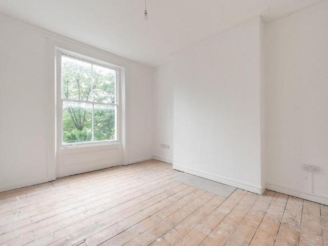 Flat for sale in Kentish Town, Greater London
