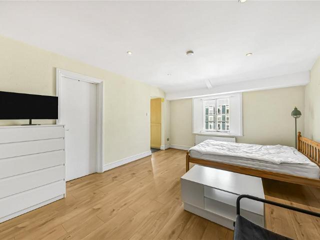 Flat for sale in City of Westminster, Greater London