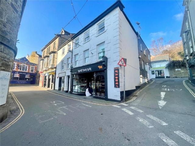 Flat for sale in Penbeagle, Cornwall