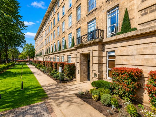 Flat for sale in London Borough of Ealing, Greater London