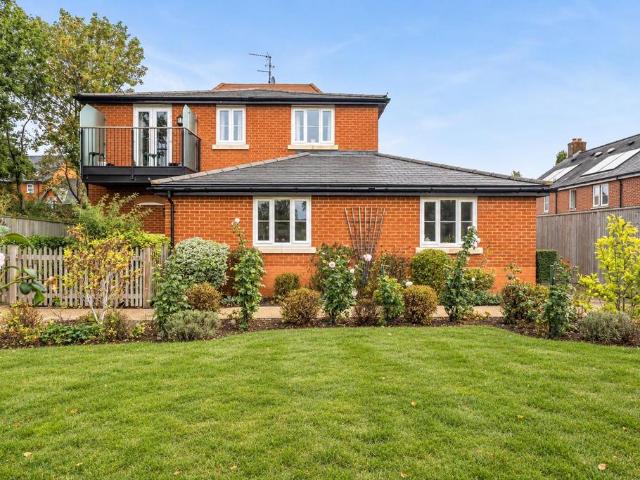 Flat for sale in Berrick Salome, Oxfordshire