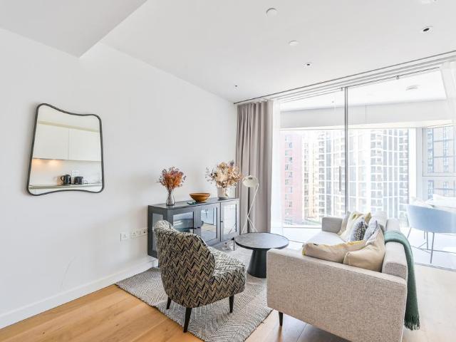 Flat for sale in Nine Elms, Greater London