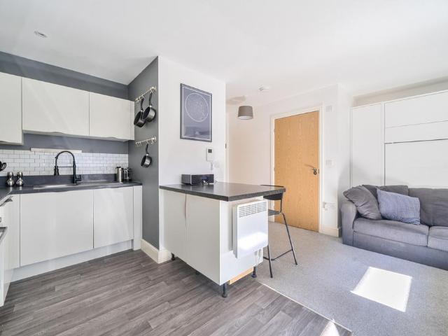 Flat for sale in Feckenham, City Of Bristol