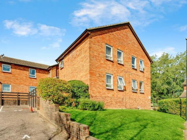 Flat for sale in Broadfield, Glynde