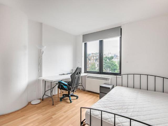 Flat for sale in South Kensington, Isle Of Man