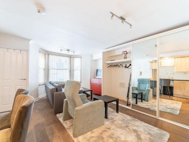 Flat for sale in Kensal Town, Bayswater