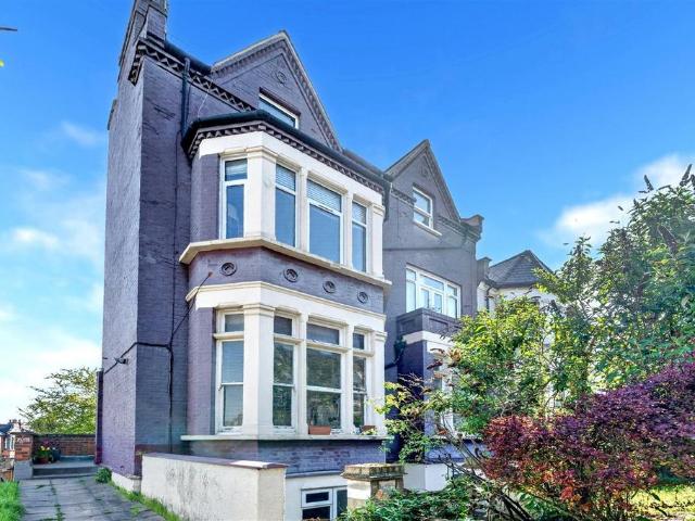 Flat for sale in Harringay, Greater London