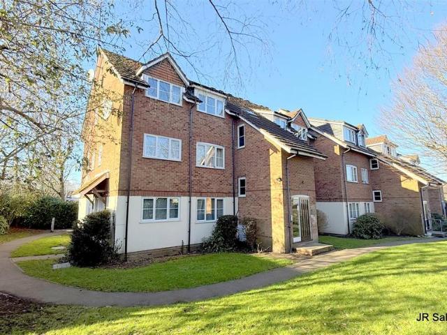 Flat for sale in Churchgate, Broxbourne