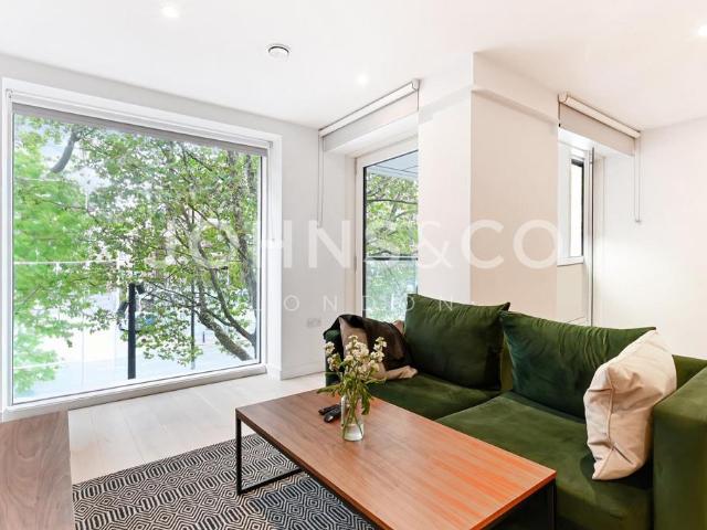 Flat for sale in Elephant and Castle, Greater London