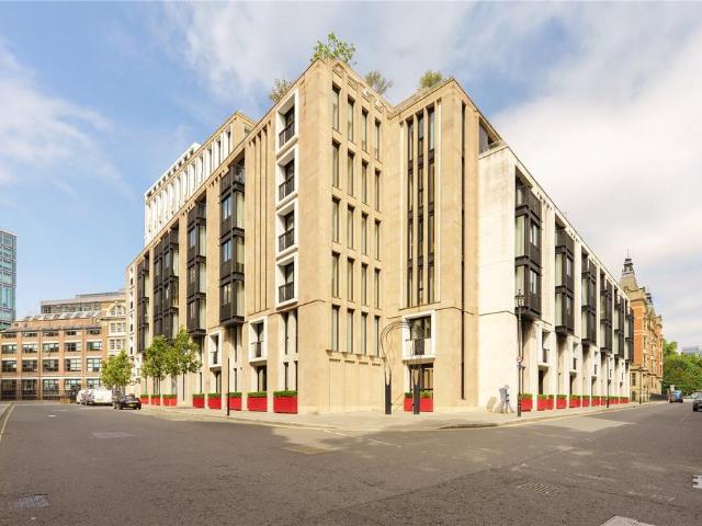 Flat for sale in St Clement Danes, Greater London