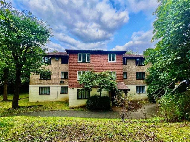 Flat for sale in London Borough of Croydon, Purley