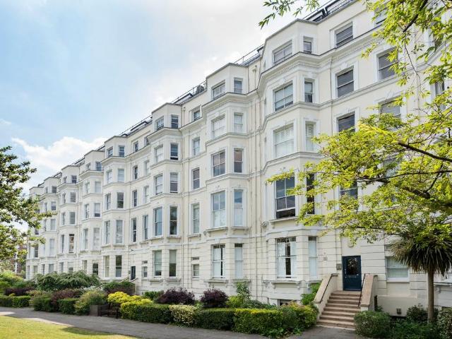 Flat for sale in Notting Hill, Greater London