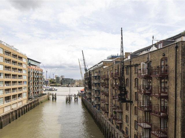 Flat for sale in Bermondsey, Greater London