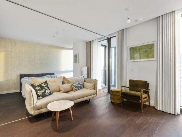 Flat for sale in Vauxhall, Greater London