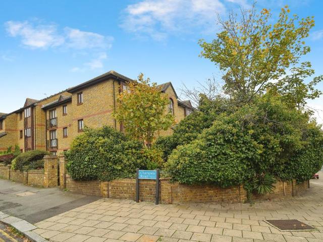 Flat for sale in London Borough of Lewisham, Lower Sydenham