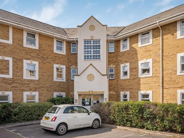 Flat for sale in Lower Halliford, Surrey