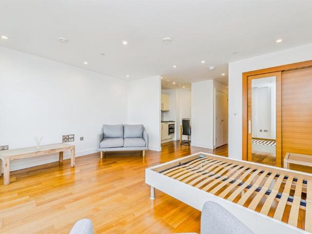 Flat for sale in City Centre, Falcon Lodge