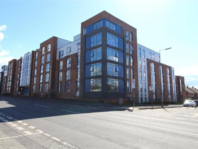 Flat for sale in Calderstones