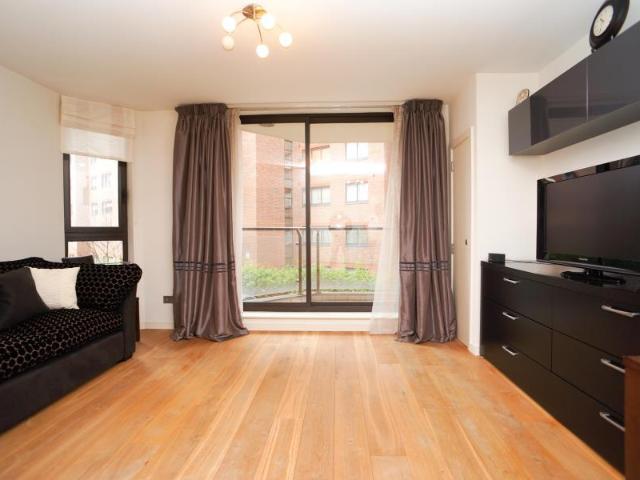 Flat for sale in London Borough of Hammersmith and Fulham, Greater London