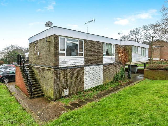 Flat for sale in Bourne End, Pouchen End
