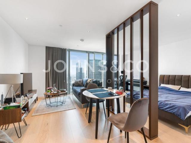 Flat for sale in Canary Wharf, Greater London