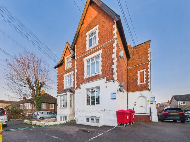 Flat for sale in Slough