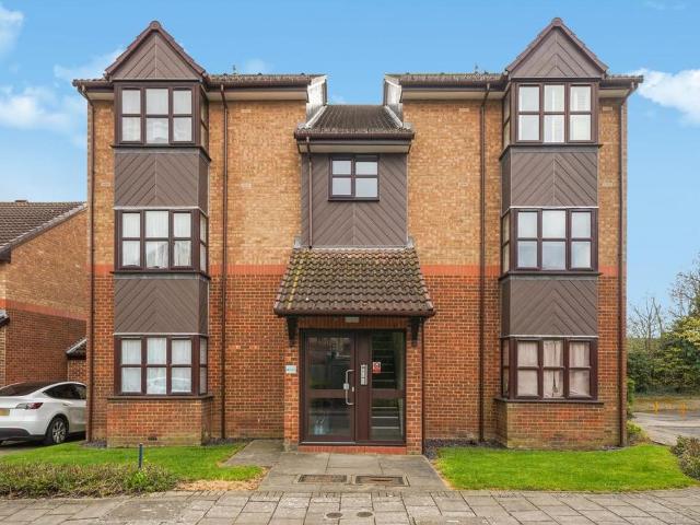 Flat for sale in Sudbury, Greater London