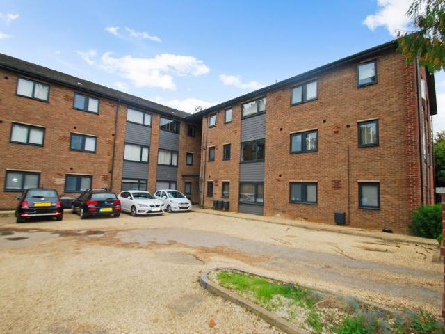 Flat for sale in Wooburn, Berghers Hill