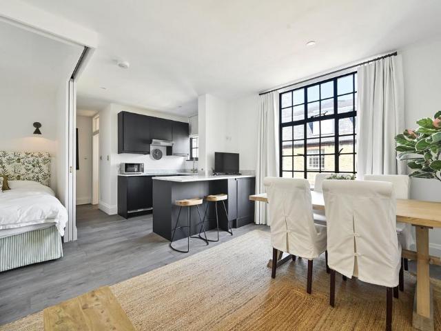Flat for sale in Chelsea, Greater London