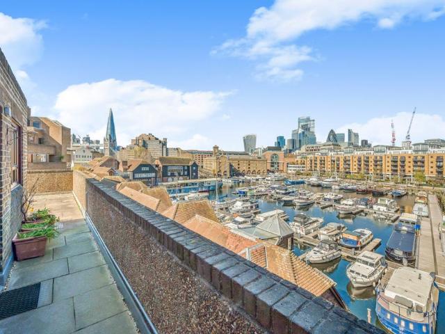 Flat for sale in St. George in the East, Wapping