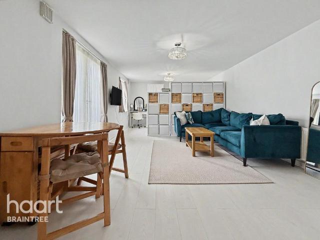 Flat for sale in Bocking, Chipping Hill