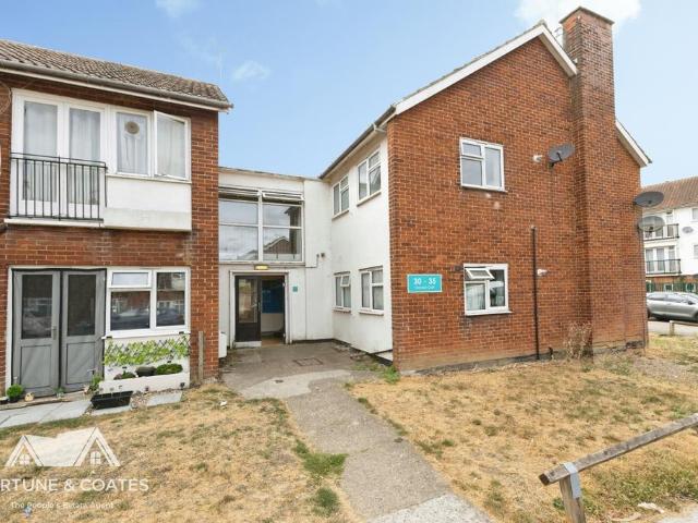 Flat for sale in The Stow, Harlow