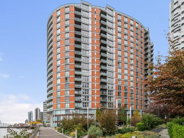 Flat for sale in Blackwall, Greater London