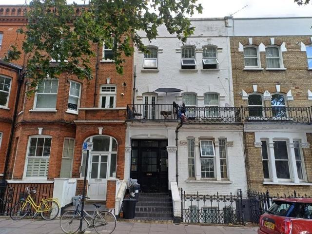 Flat for sale in London Borough of Hammersmith and Fulham, Greater London